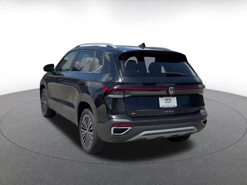 Used 2026 Volkswagen Taos SE FWD image 10
