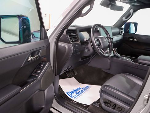 Used 2024 Lexus GX 550 w/ Accessory Package (Z1) AWD/4WD image 3