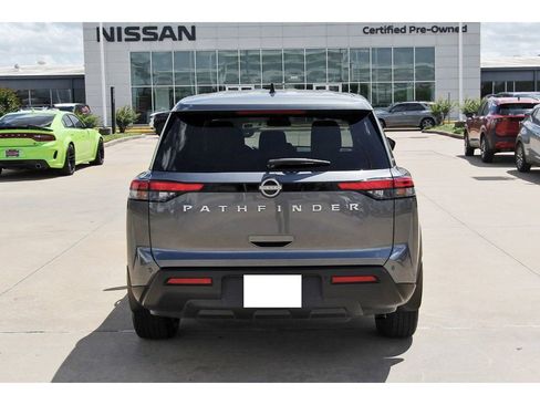 Used 2024 Nissan Pathfinder S image 5