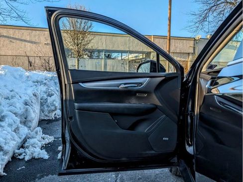 Used 2017 Cadillac XT5 Luxury AWD/4WD image 9
