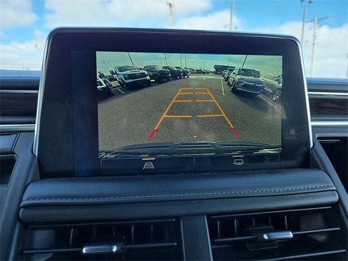 Used 2023 Chevrolet Suburban LT image 24