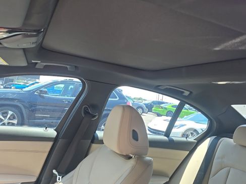 Used 2020 BMW 330i Sedan w/ M Sport Package RWD image 14