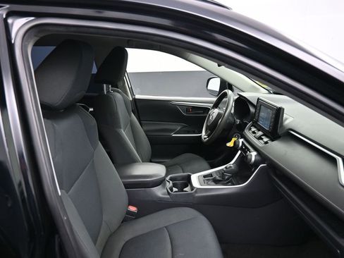 Used 2019 Toyota RAV4 LE image 23