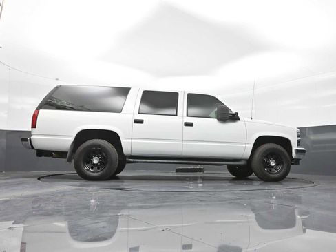 Used 1997 Chevrolet Suburban 2500 w/ Preferred Equipment Group 2 image 32