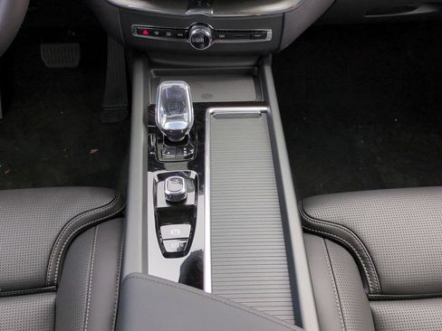 New 2026 Volvo XC60 B5 Ultra w/ Climate Package AWD/4WD image 16