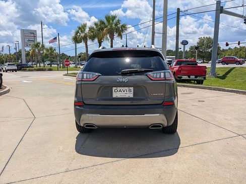 Used 2021 Jeep Cherokee Limited w/ Elite Package FWD image 4