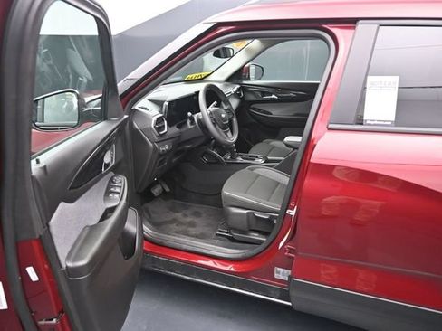 Used 2025 Chevrolet TrailBlazer LT w/ Driver Confidence Package AWD/4WD image 12