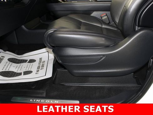 Used 2024 Lincoln Navigator Reserve image 10