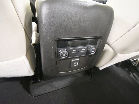 Used 2024 Buick Enclave Essence image 16