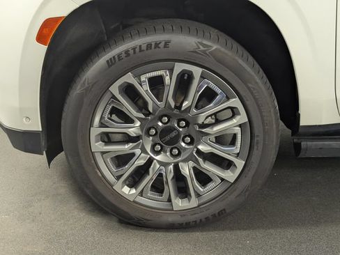Used 2023 GMC Yukon Denali Ultimate AWD/4WD image 10