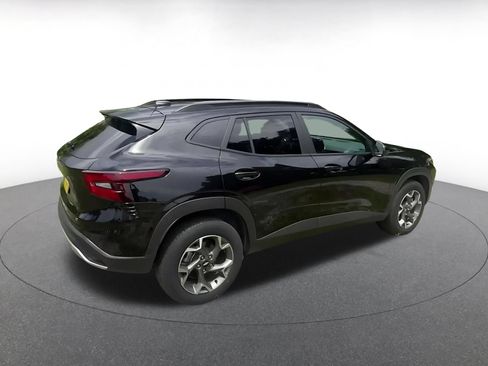 Used 2025 Chevrolet Trax LT w/ LT Convenience Package FWD image 14