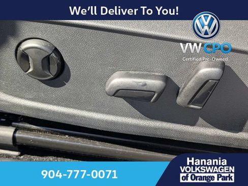 Certified 2025 Volkswagen Jetta SE FWD image 19