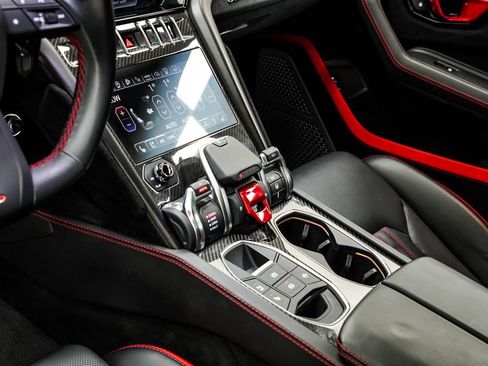 Used 2024 Lamborghini Urus Performante AWD/4WD image 21