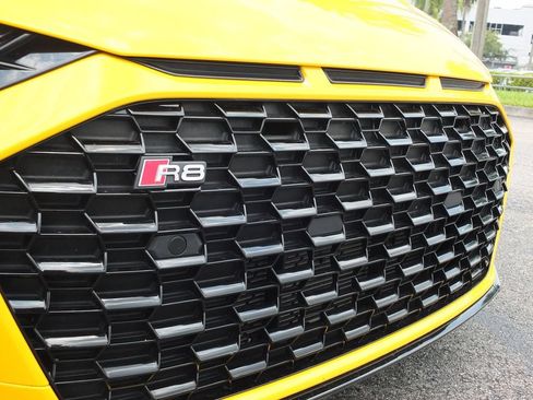 Used 2021 Audi R8 V10 w/ Premium Package RWD image 26