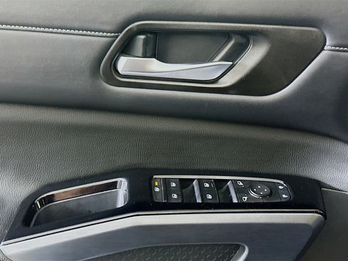 Used 2023 Nissan Pathfinder SL w/ SL Premium Package FWD image 15