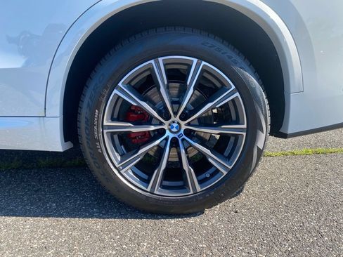 New 2026 BMW X5 xDrive40i w/ M Sport Package AWD/4WD image 5