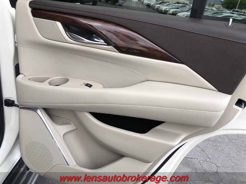 Used 2015 Cadillac Escalade 2WD image 19