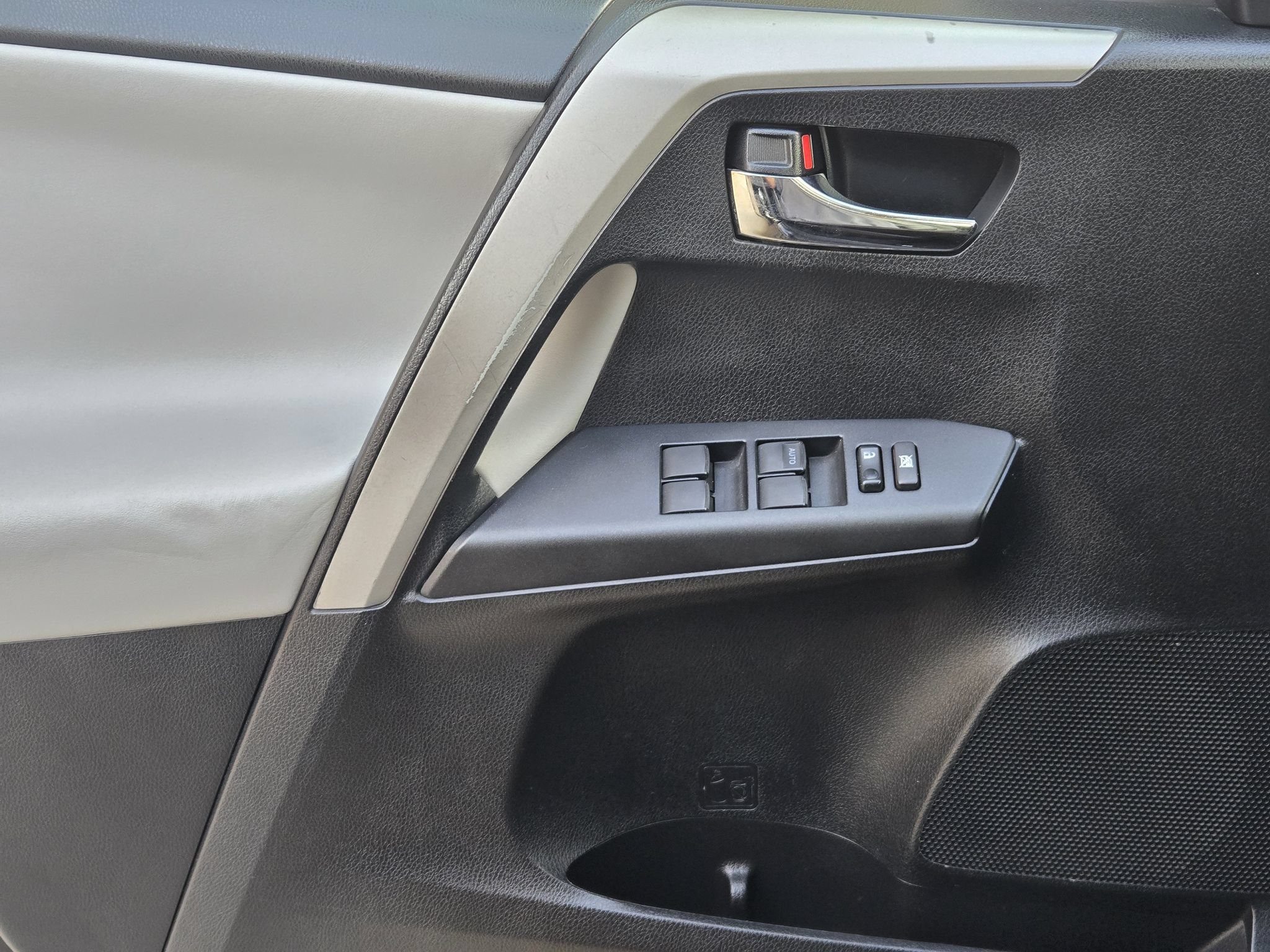 Used 2016 Toyota RAV4 XLE FWD image 22