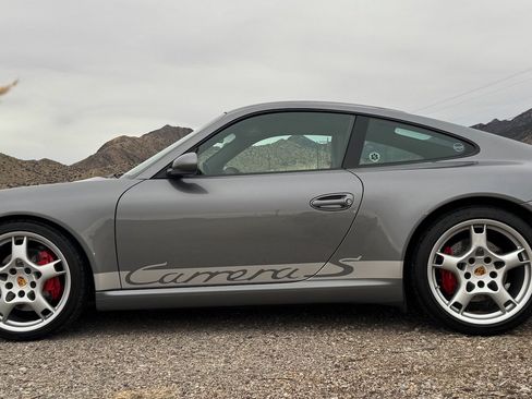 Used 2005 Porsche 911 Carrera S image 2