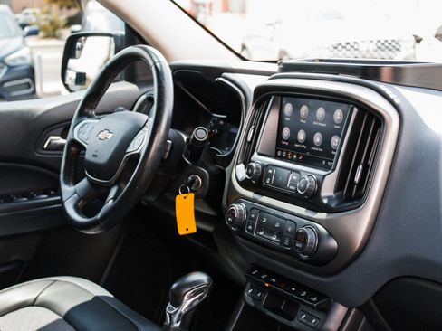 Used 2022 Chevrolet Colorado Z71 w/ Safety Package AWD/4WD image 29