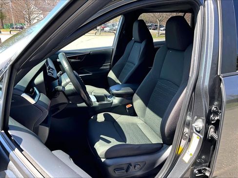 Used 2023 Toyota RAV4 SE w/ Weather & Moonroof Package image 10