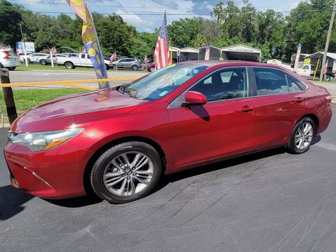 Used 2016 Toyota Camry SE image 4