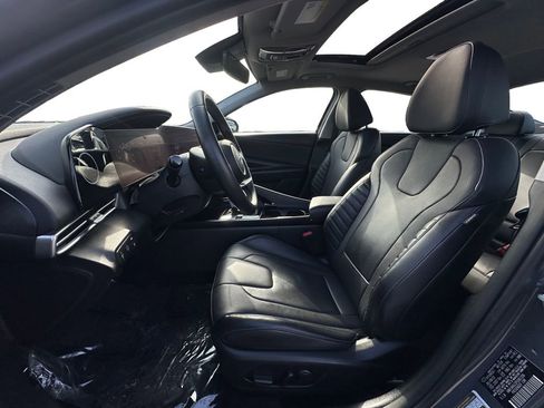 Used 2023 Hyundai Elantra Limited w/ Preferred Accessory Package image 9