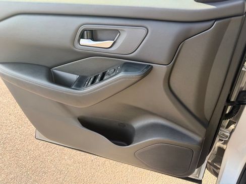 Used 2024 Nissan Rogue SV FWD image 14