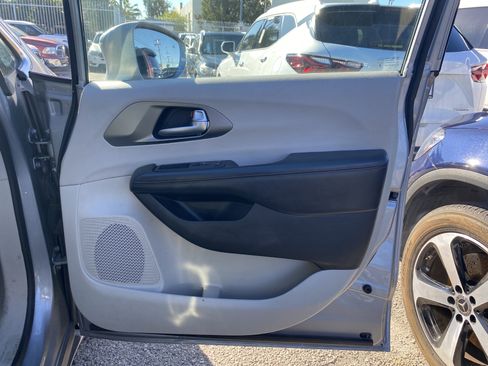 Used 2020 Chrysler Pacifica Touring-L image 22