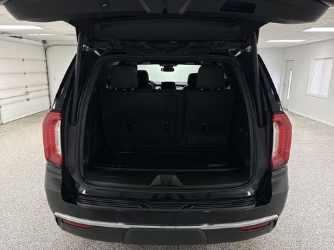 Used 2024 GMC Yukon SLT w/ SLT Luxury Package image 31