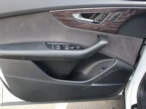 Used 2019 Audi Q8 Prestige w/ Luxury Package image 16