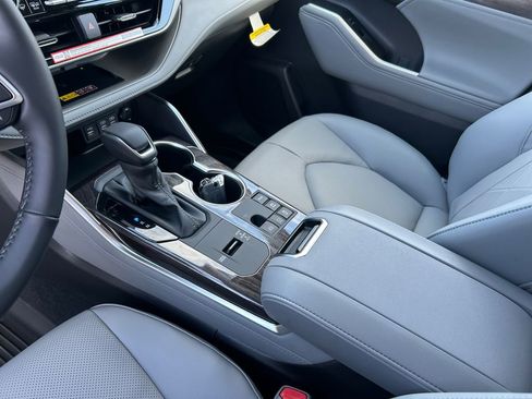 New 2026 Toyota Highlander Platinum AWD/4WD image 23