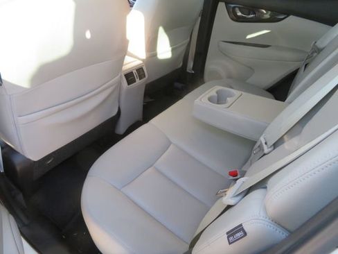 Used 2022 Nissan Rogue Sport SL image 18