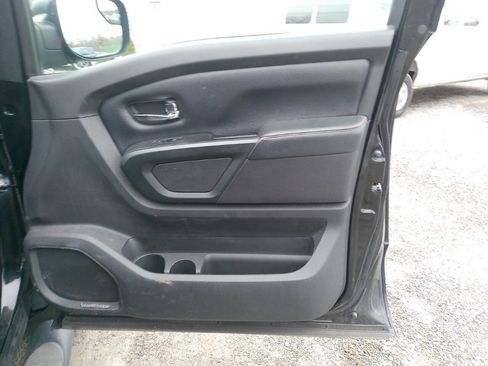 Used 2018 Nissan Titan SL w/ Midnight Edition image 26