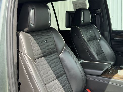 Used 2024 Cadillac Escalade Sport Platinum w/ LPO, ONYX Package AWD/4WD image 24