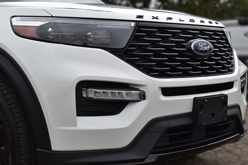 Used 2023 Ford Explorer ST-Line AWD/4WD image 5