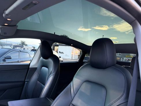 Used 2021 Tesla Model Y Long Range AWD/4WD image 13