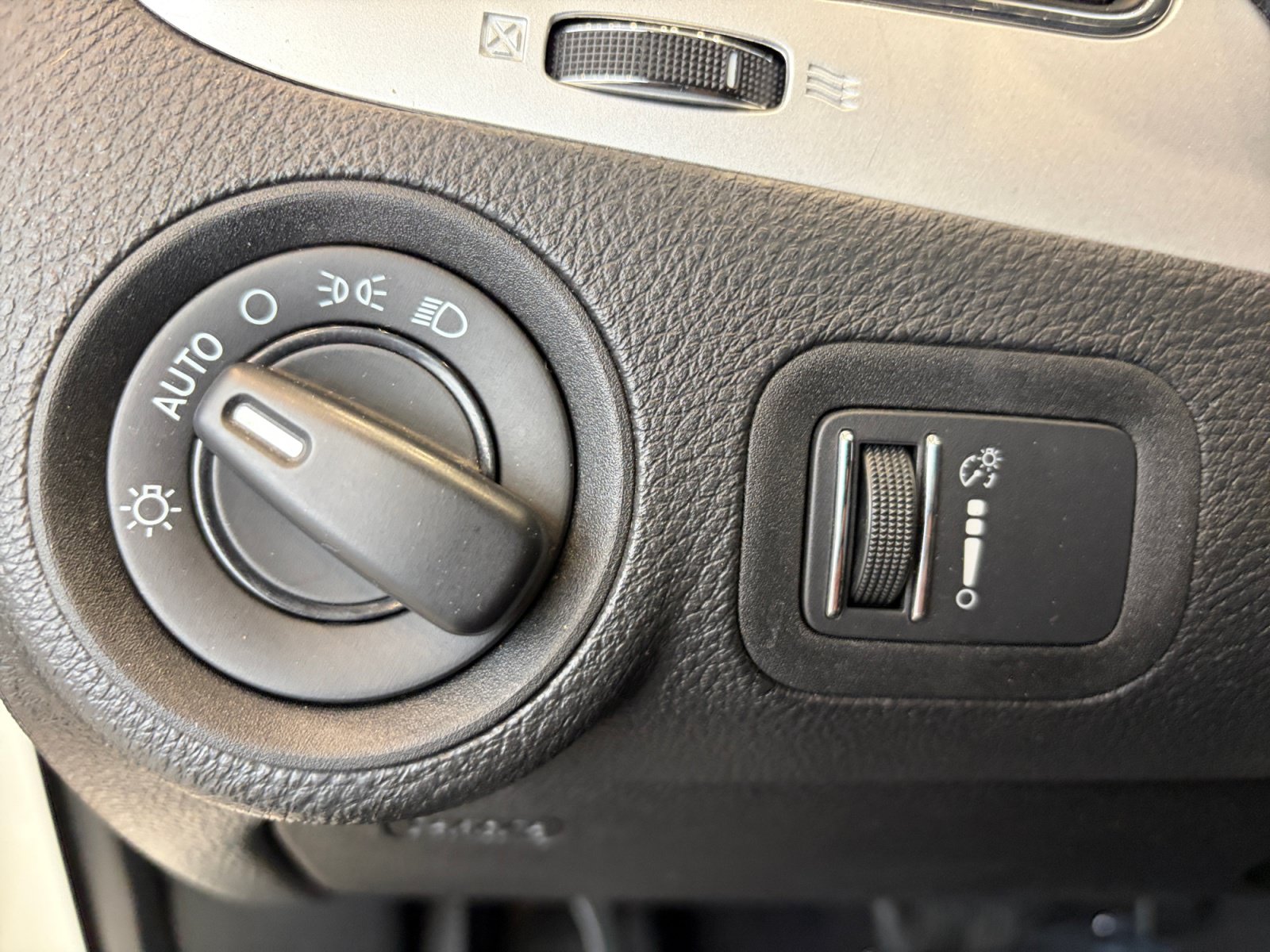 Used 2018 Dodge Journey SE w/ Connectivity Group FWD image 30