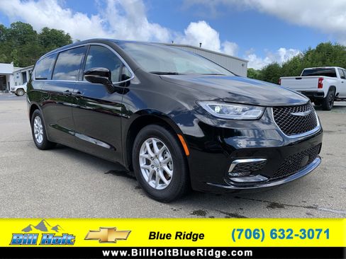 Used 2025 Chrysler Pacifica Select FWD image 9