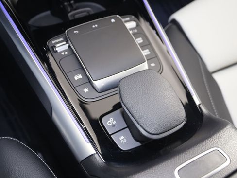 Used 2022 Mercedes-Benz GLB 35 AMG 4MATIC image 31