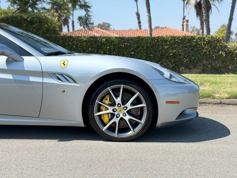 Used 2013 Ferrari California image 11