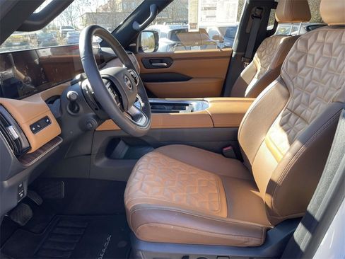 New 2025 Nissan Armada Platinum Reserve image 11