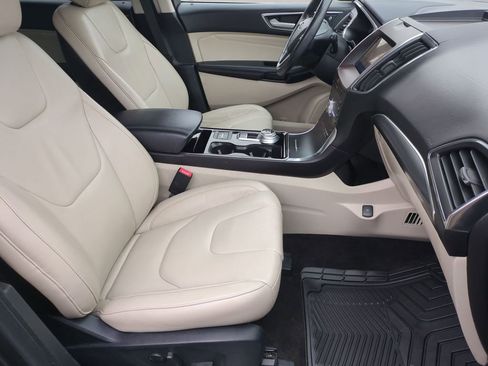 Used 2020 Ford Edge Titanium image 20
