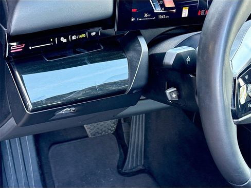 Used 2024 BMW 530i xDrive image 11