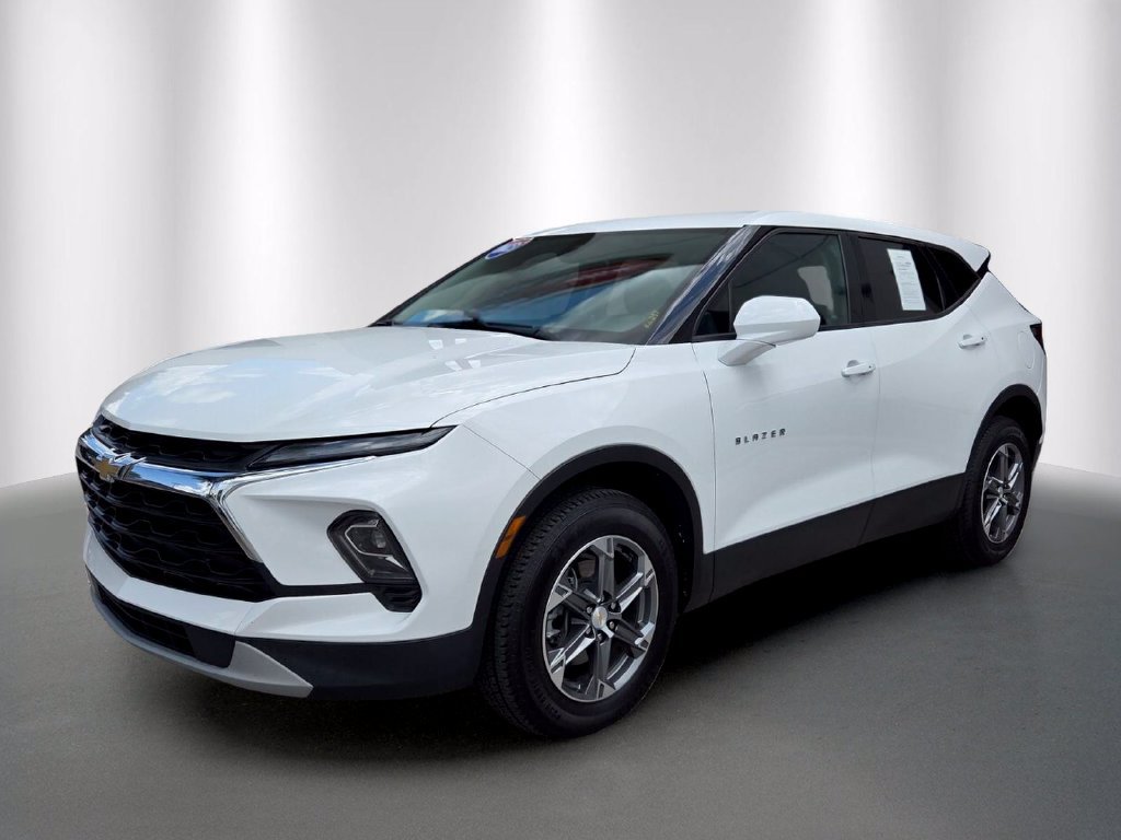 Used 2023 Chevrolet Blazer LT FWD image 2
