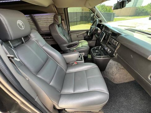 Used 2016 Chevrolet Express 2500 RWD image 40