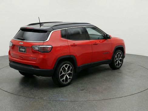 Used 2025 Jeep Compass Limited image 9