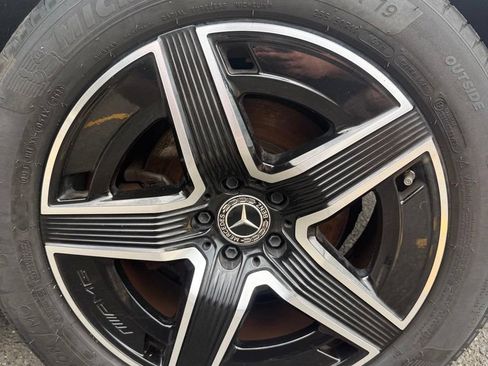 Used 2024 Mercedes-Benz GLC 300 4MATIC image 16