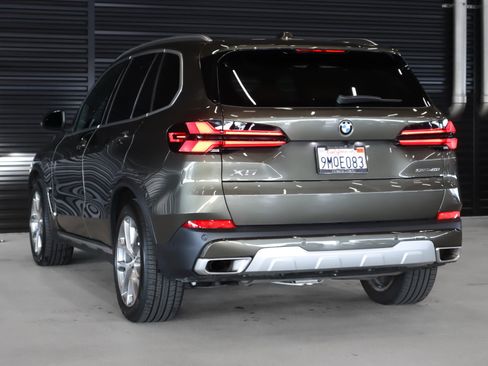 Used 2025 BMW X5 sDrive40i w/ Parking Assistance Package image 2