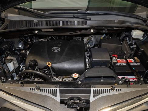 Used 2020 Toyota Sienna XLE image 20